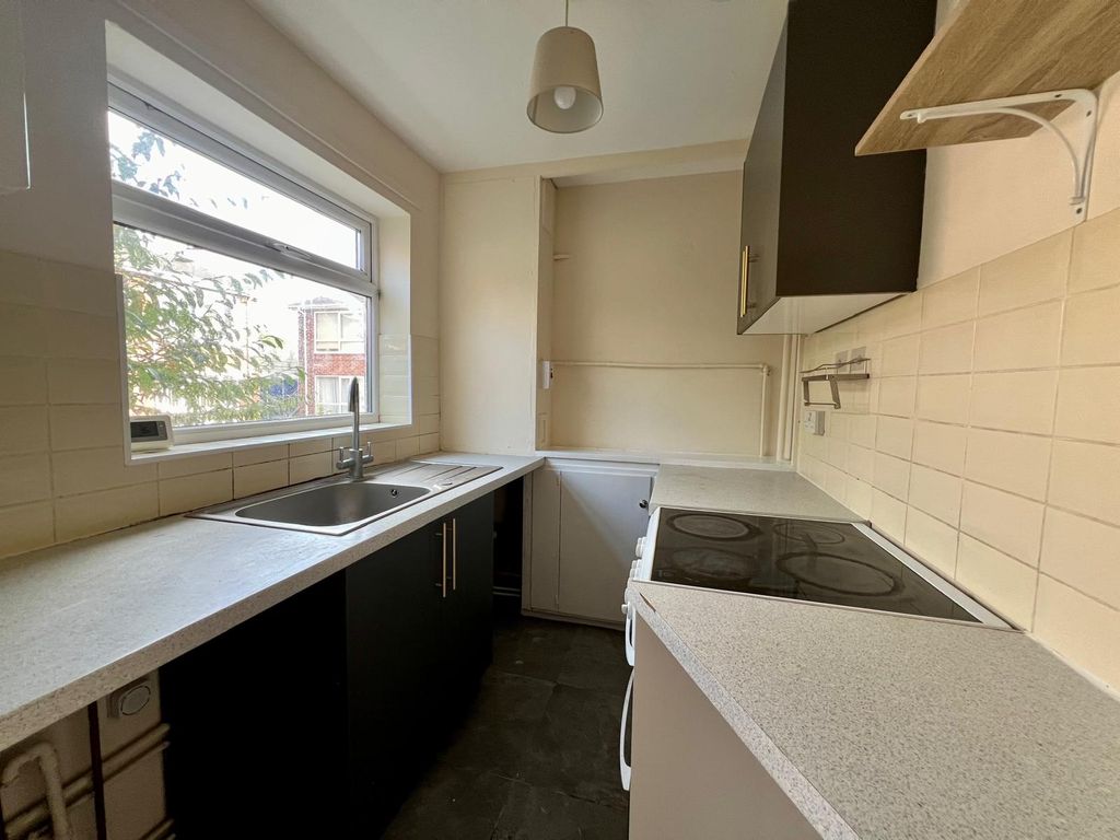 Property photo 3 of 8 Kitchen