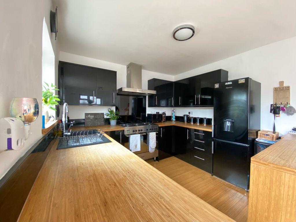 Property photo 3 of 9 Bedroom 1