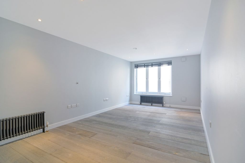 Property photo 3 of 21 980395