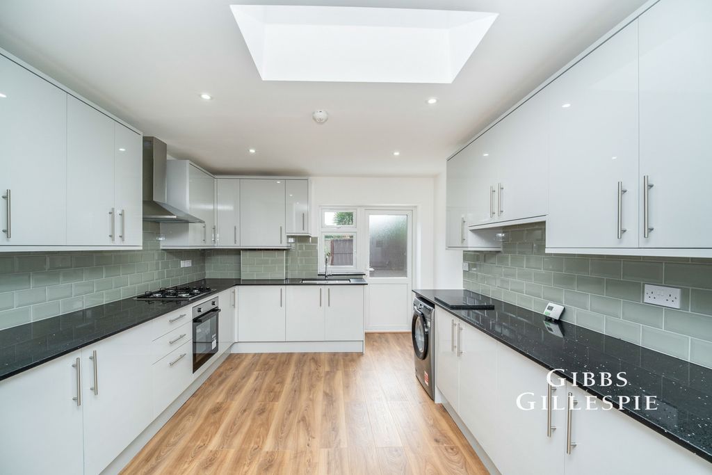 Property photo 2 of 10 Pbox-Img.Jpg