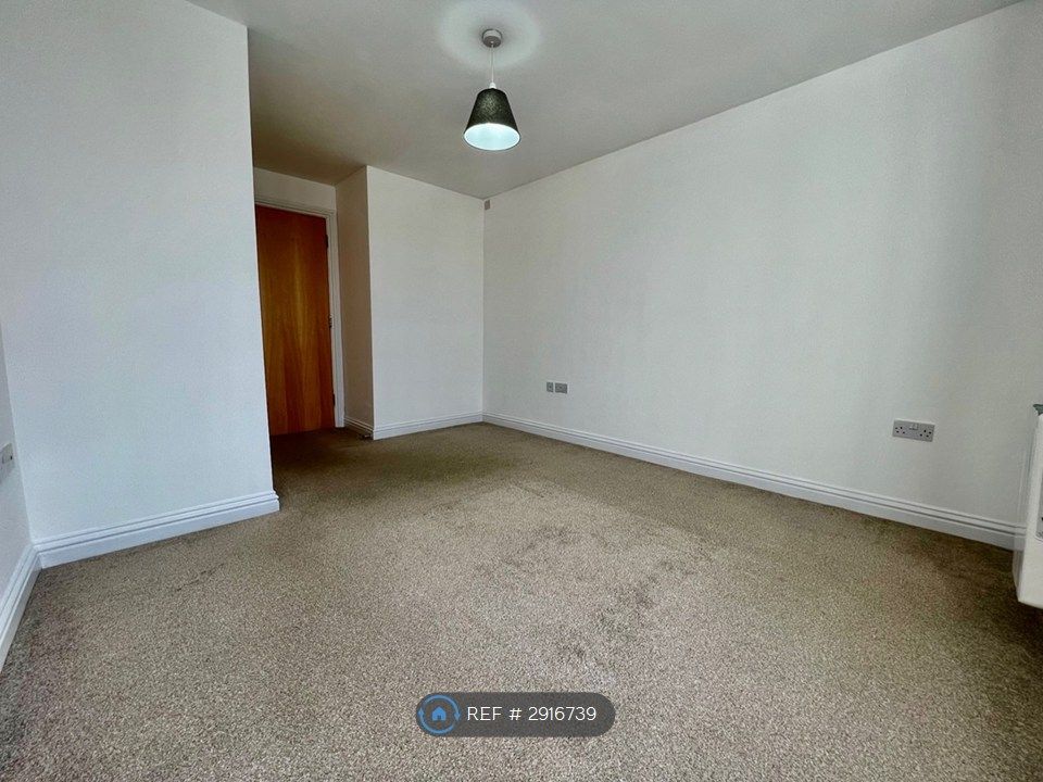 Property photo 2 of 9 Main Bedroom