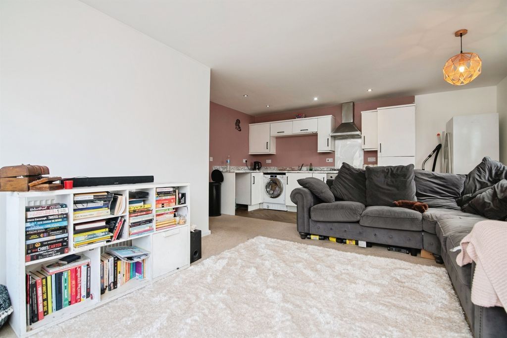 Property photo 2 of 9