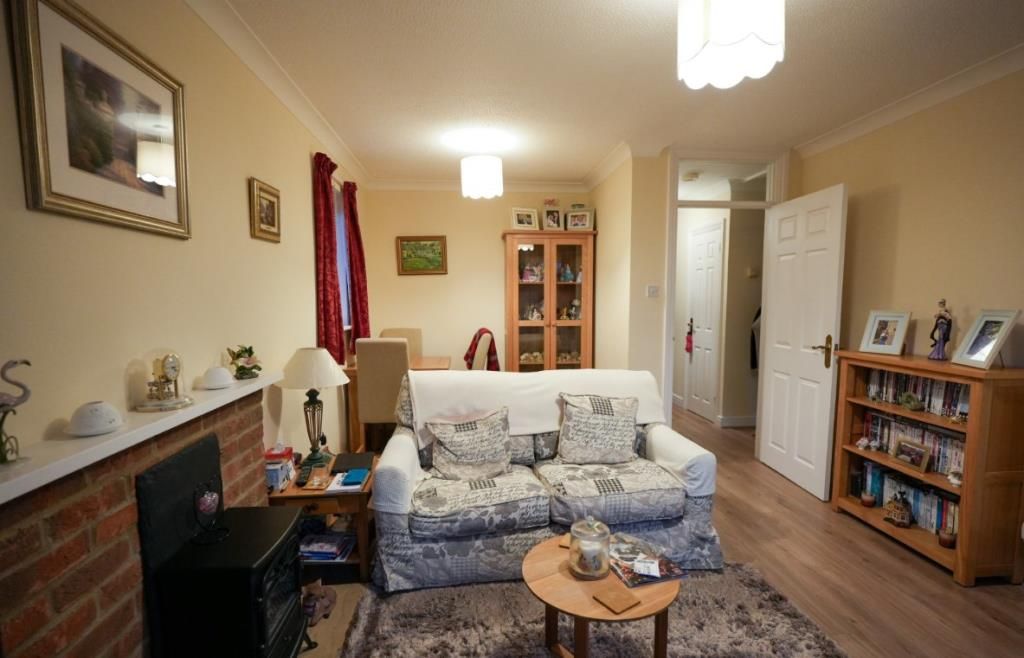 Property photo 3 of 9 Living Area