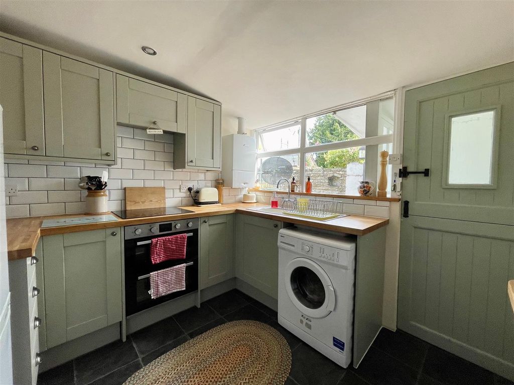 Property photo 3 of 11 Kitchen.Jpg