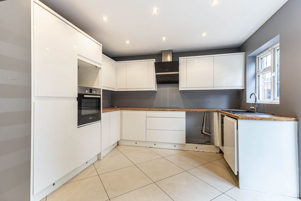 Property photo 2 of 16 Kitchen