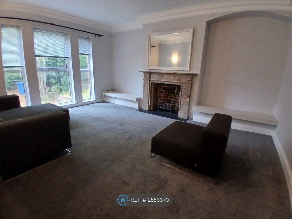 Property photo 3 of 14 Living