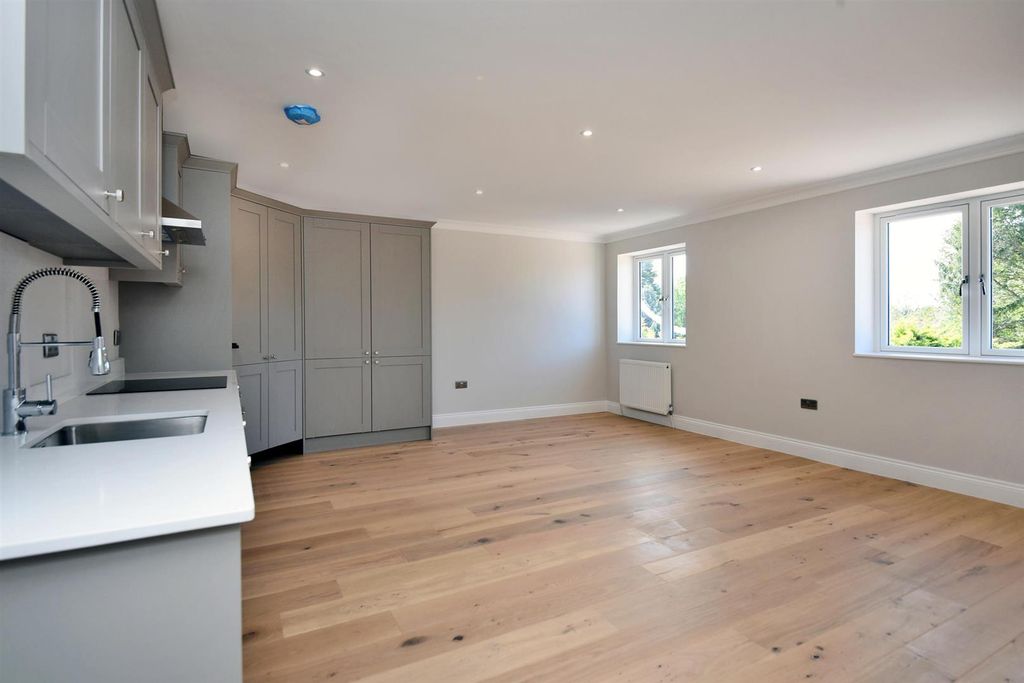 Property photo 1 of 8 5 Grantley (5)-2208x1473.Jpg