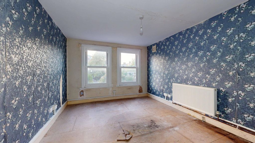 Property photo 2 of 11 Flat B, 17 Durley Road, Stamford Hill, London, N16 5Jw