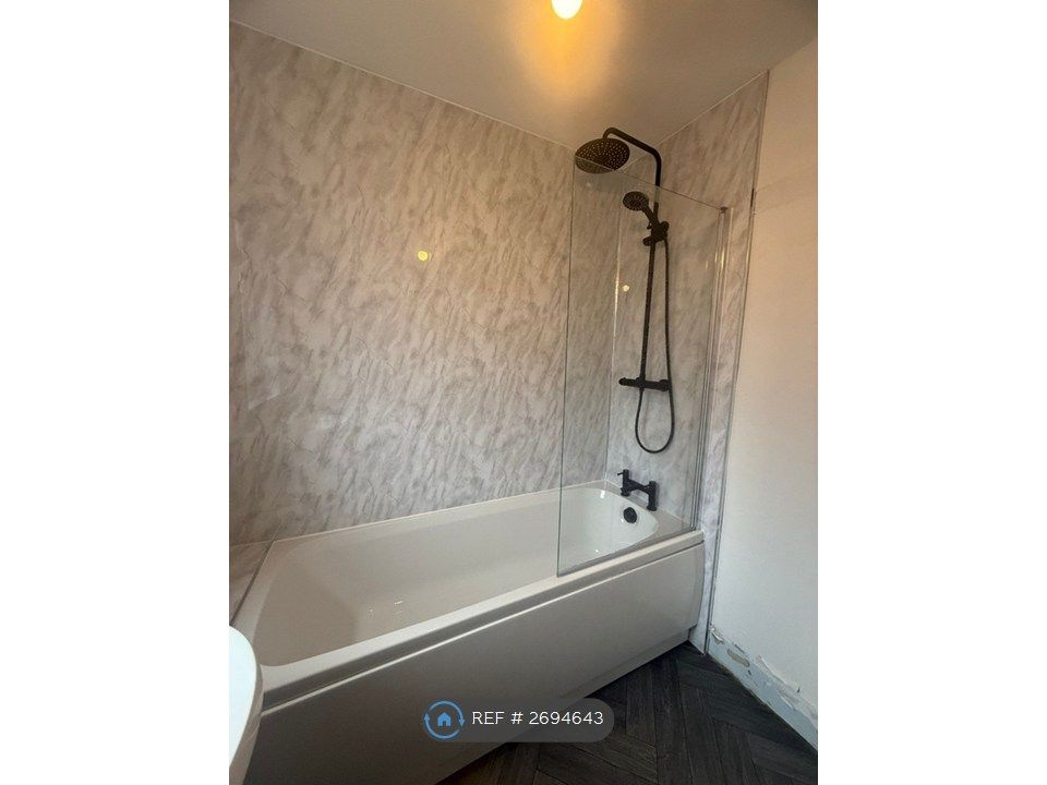 Property photo 3 of 9 Bathroom