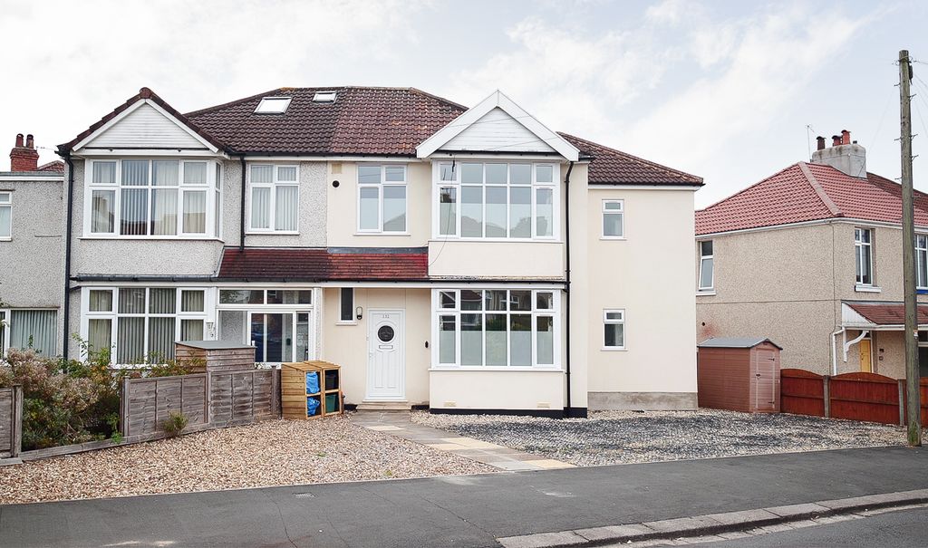 Property photo 1 of 30 Housefront