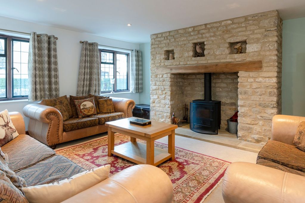 Property photo 2 of 16 Snug