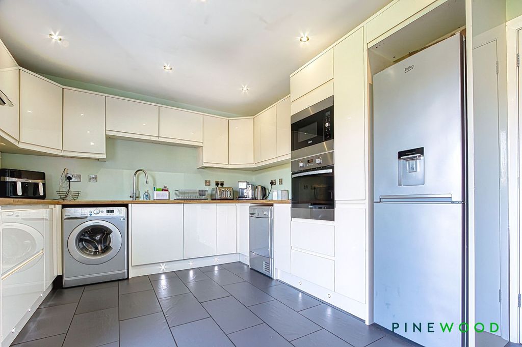 Property photo 2 of 23 Kitchen Diner