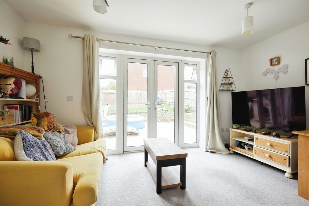 Property photo 2 of 17