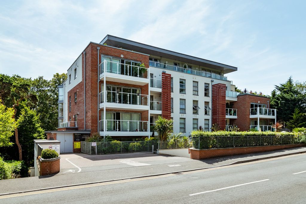 Property photo 1 of 16 Dsc_9995