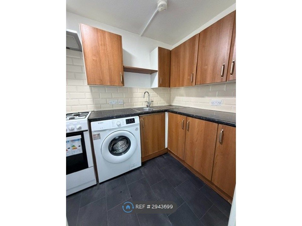Property photo 3 of 9 Kitchen