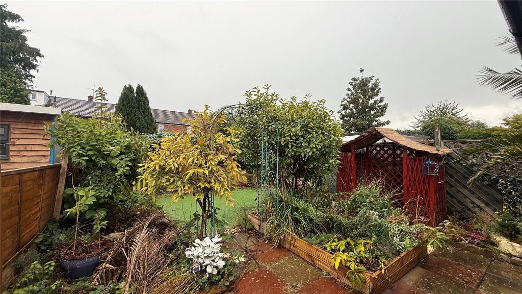 Property photo 3 of 14 Garden