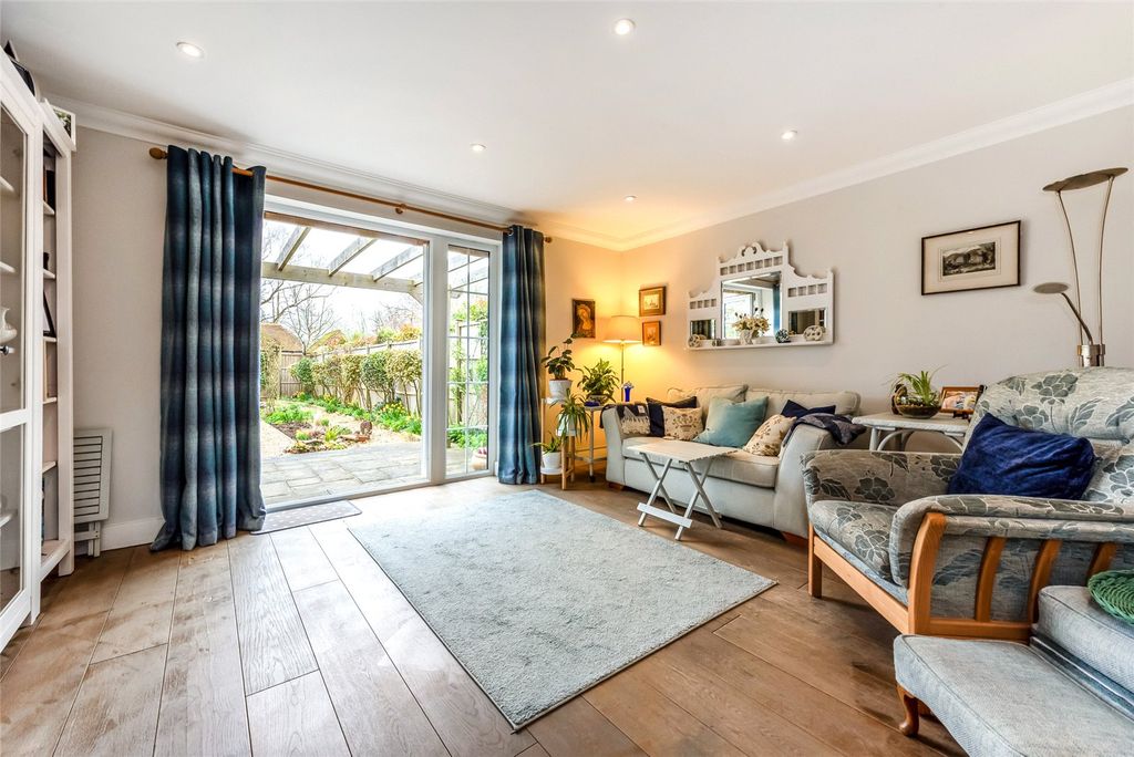 Property photo 2 of 12 Sitting Area