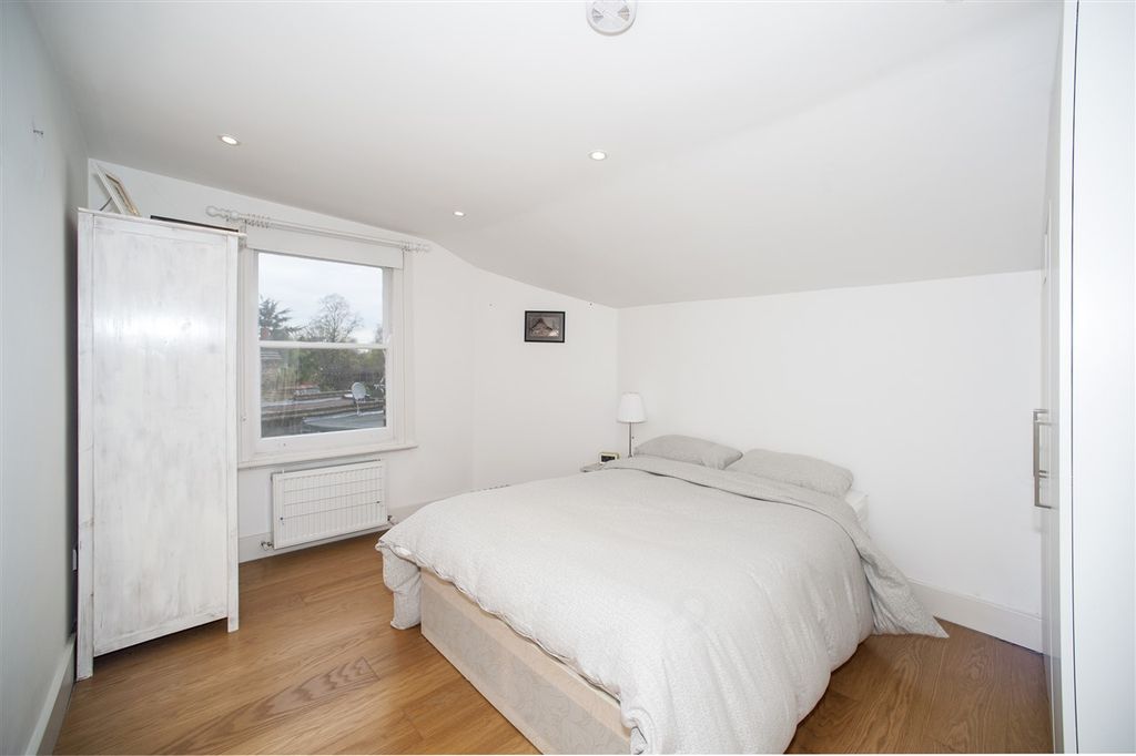 Property photo 2 of 5 Bedroom