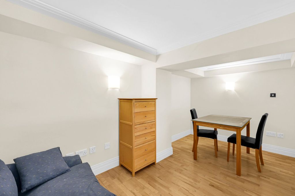 Property photo 2 of 19 Picture No. 02