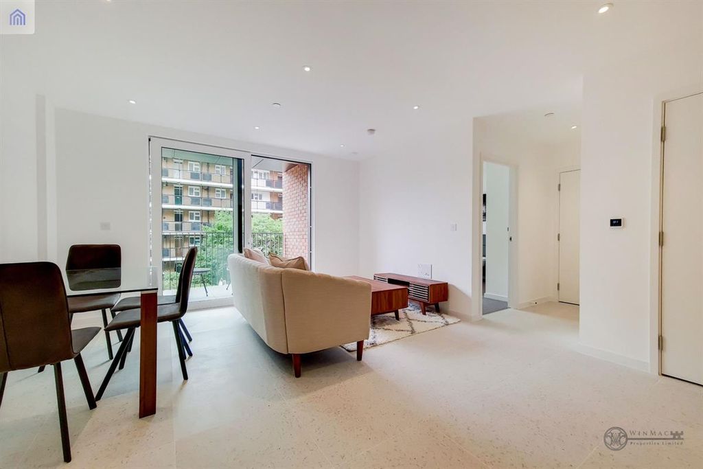 Property photo 3 of 25