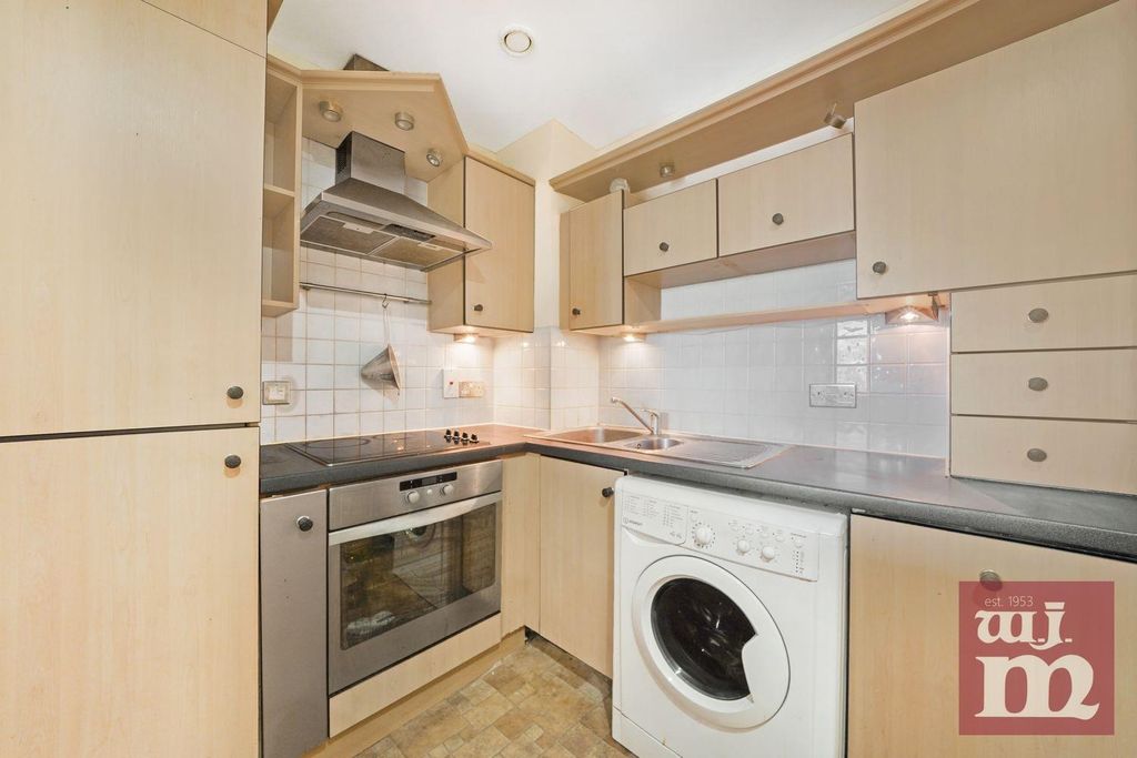 Property photo 3 of 12 Kitchen