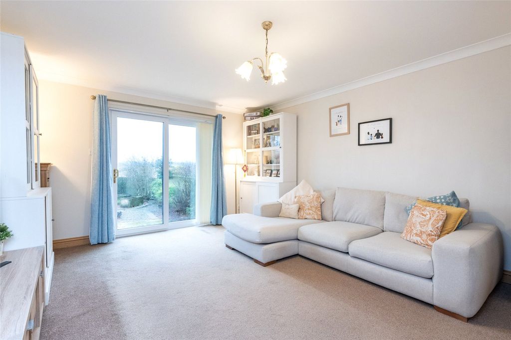 Property photo 3 of 27 Sitting Room