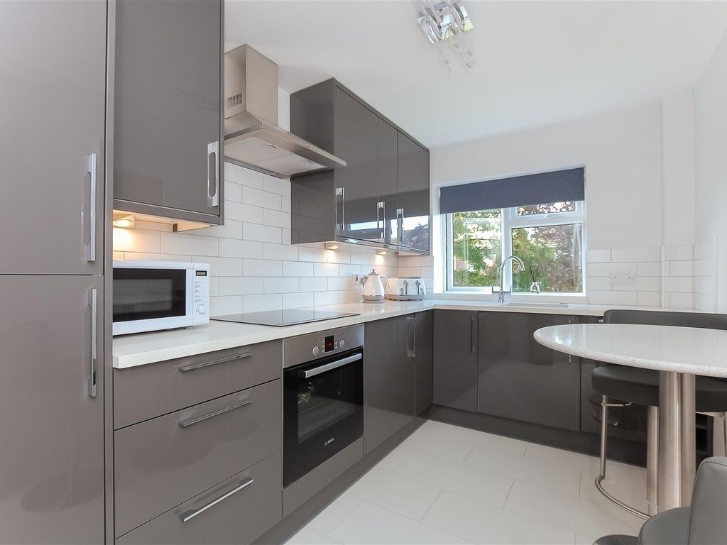 Property photo 2 of 9 Modern Kitchen