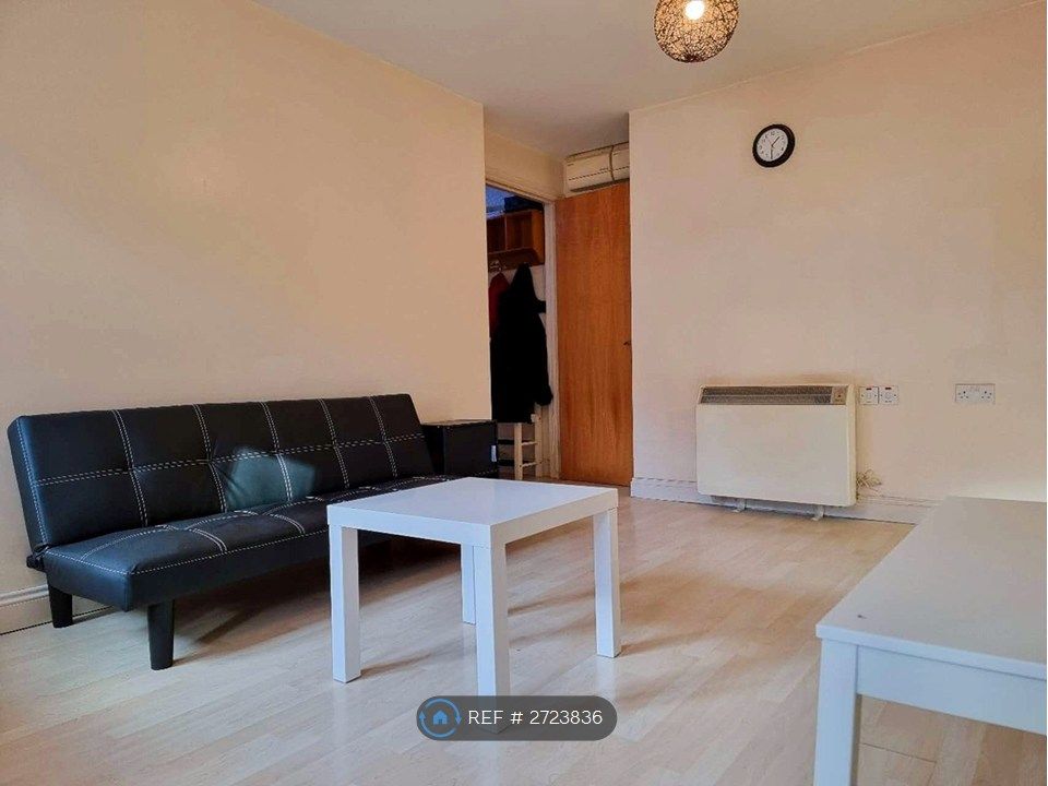 Property photo 2 of 11 Living Room