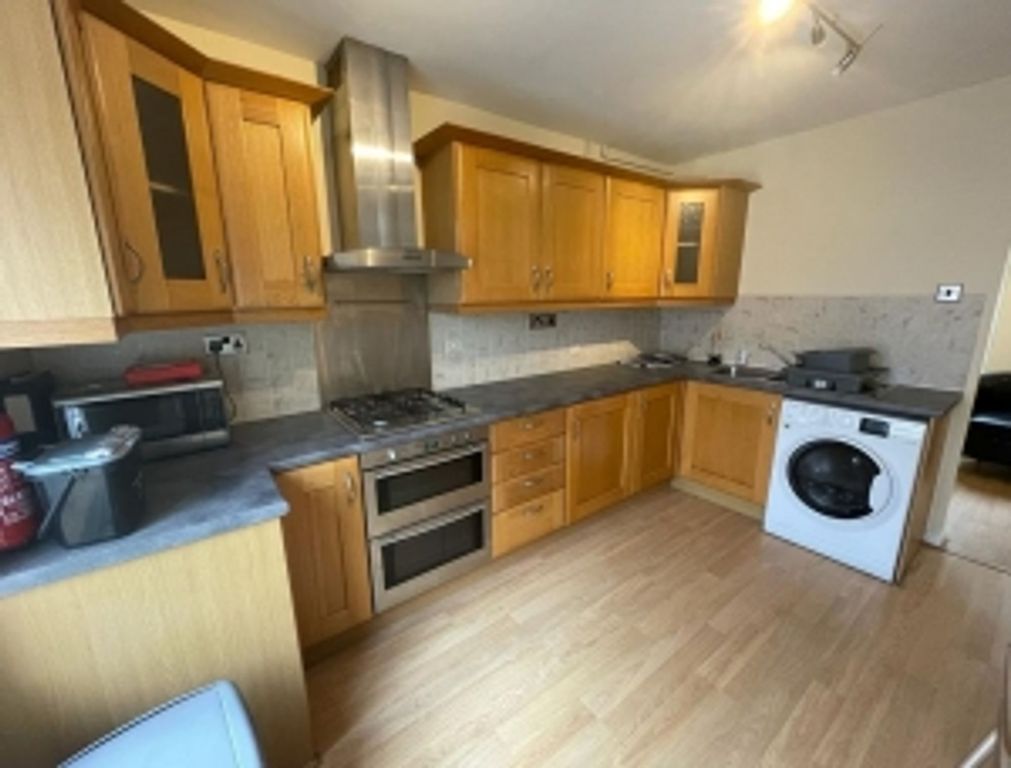 Property photo 3 of 14 Kitchen