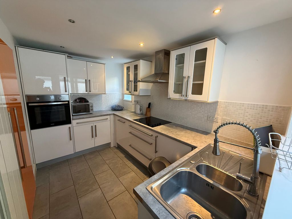 Property photo 3 of 8 Balcony