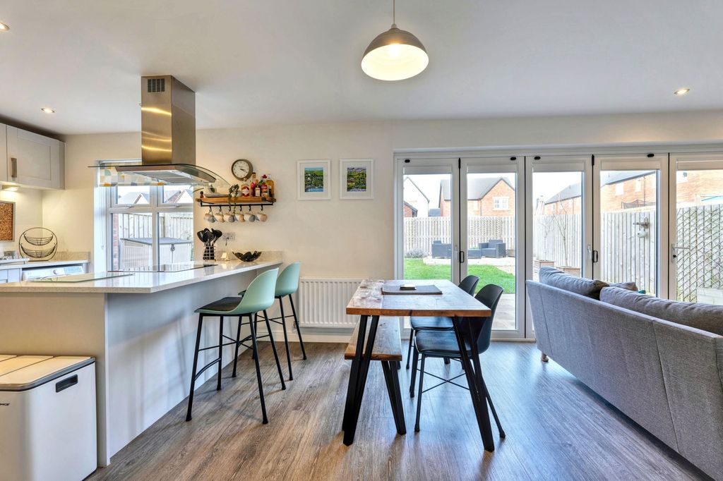 Property photo 3 of 25