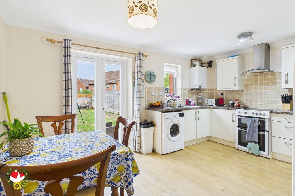 Property photo 2 of 11