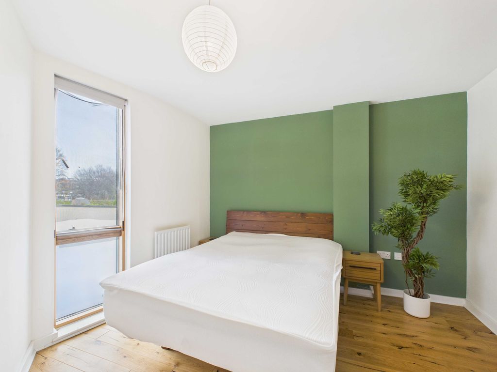 Property photo 3 of 13 Cam03741G0-Pr0144-Still013