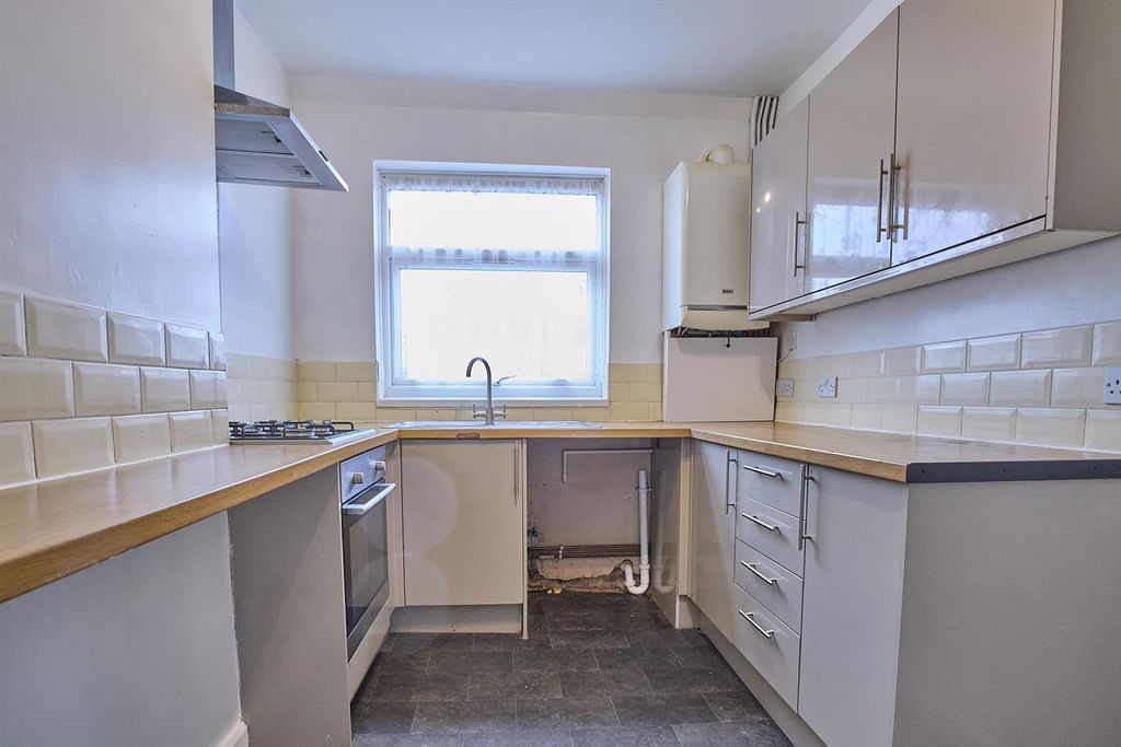 Property photo 2 of 7 Fitted Breakfast Kitchen To Front