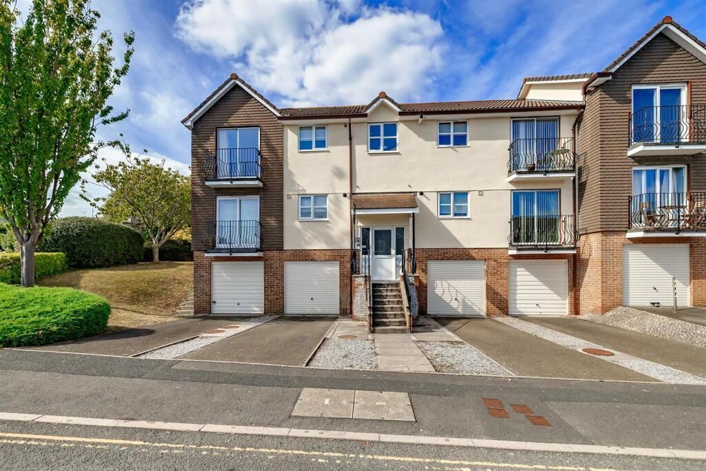 Property photo 1 of 3