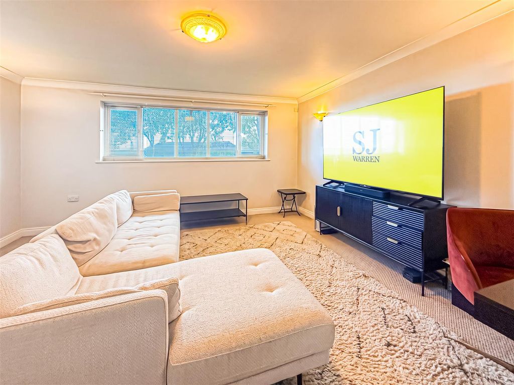 Property photo 2 of 12 Lounge