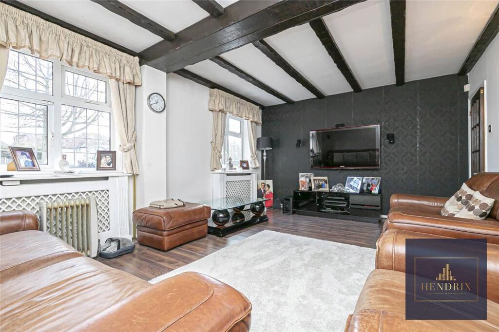Additional image 10 of 4 bed detached house to rentHigh Road, Chigwell IG7