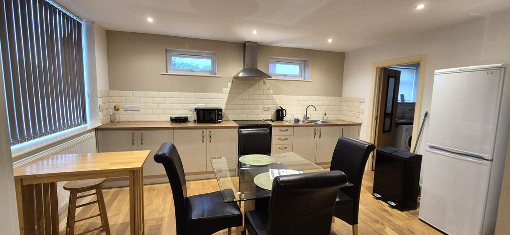 Property photo 2 of 6 Kitchen