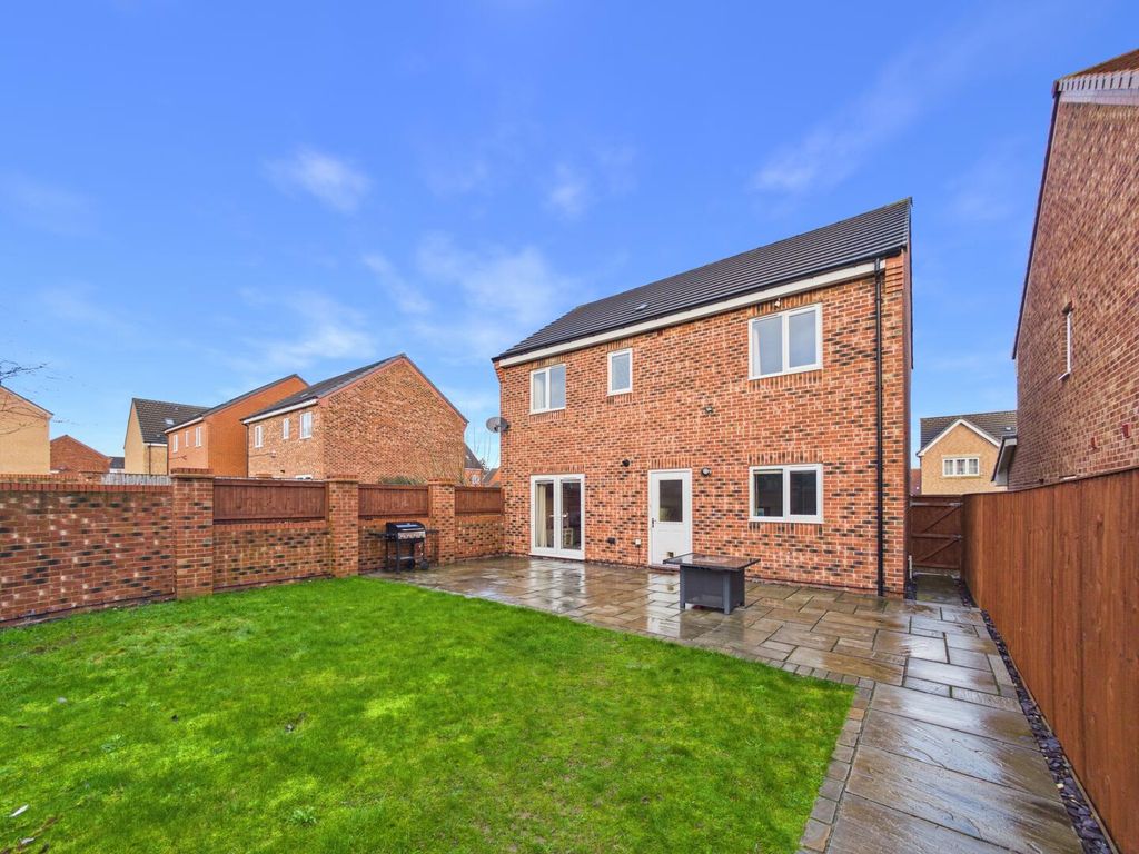 Property photo 2 of 18 Rear Garden