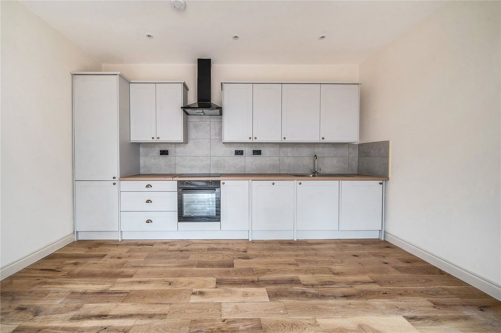 Property photo 3 of 10 Picture No. 04