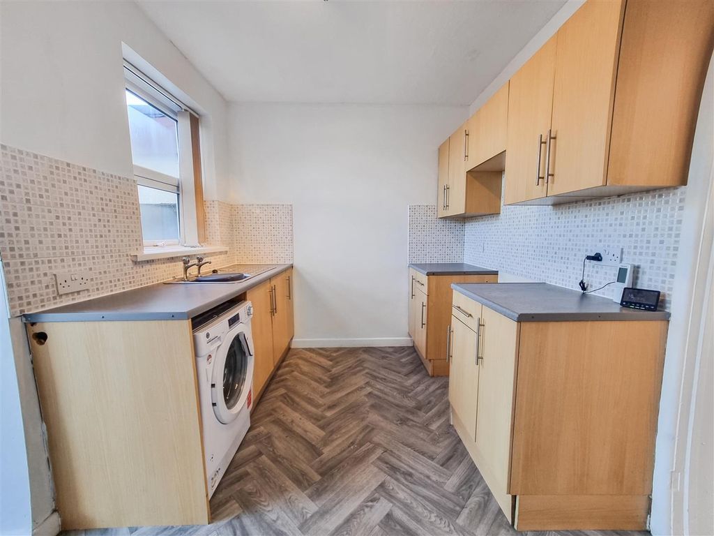 Property photo 3 of 12 86490.Jpg