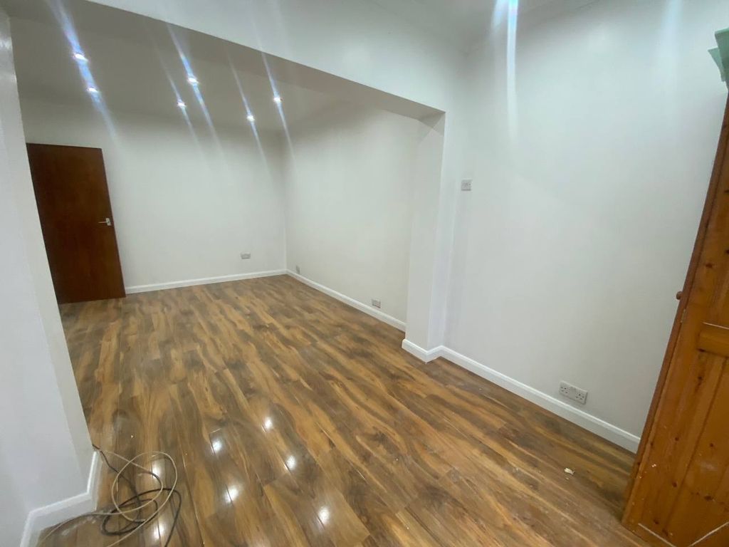 Property photo 3 of 5 Gallery