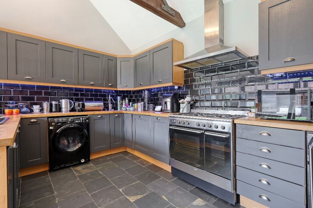 Property photo 3 of 59