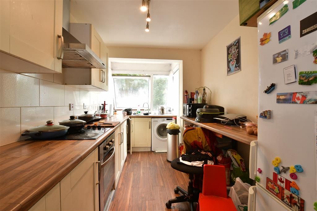Property photo 3 of 6 Kitchen