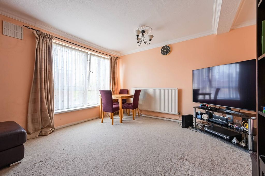 Property photo 2 of 12