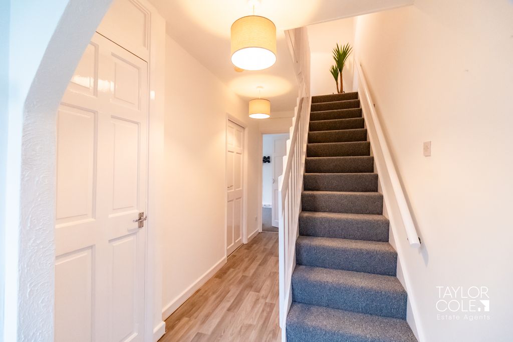 Property photo 2 of 27