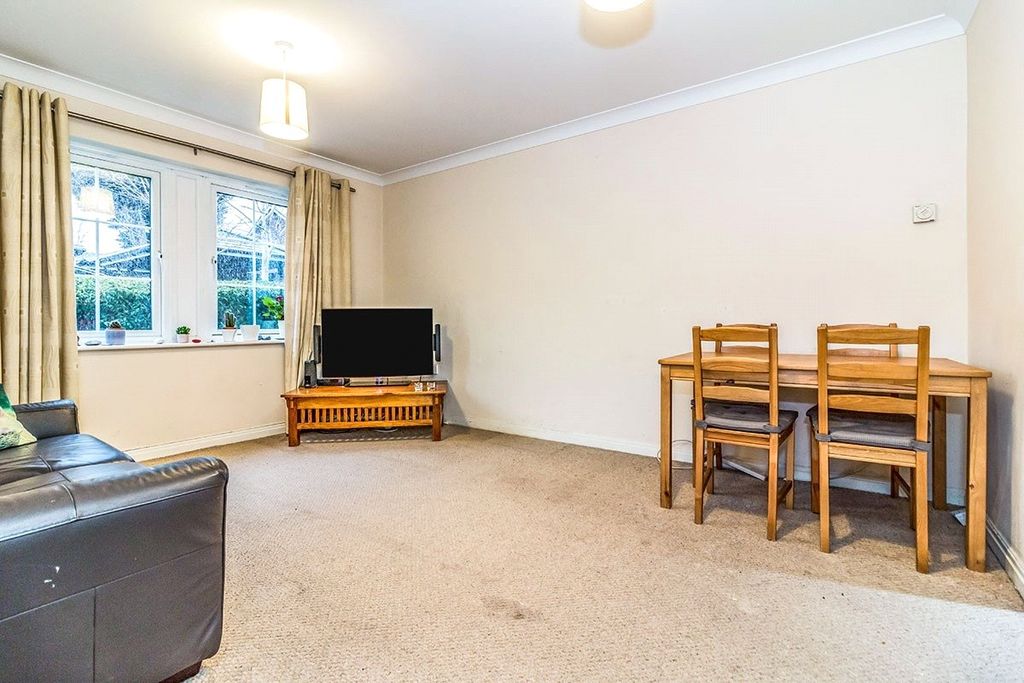 Property photo 2 of 9 Lounge