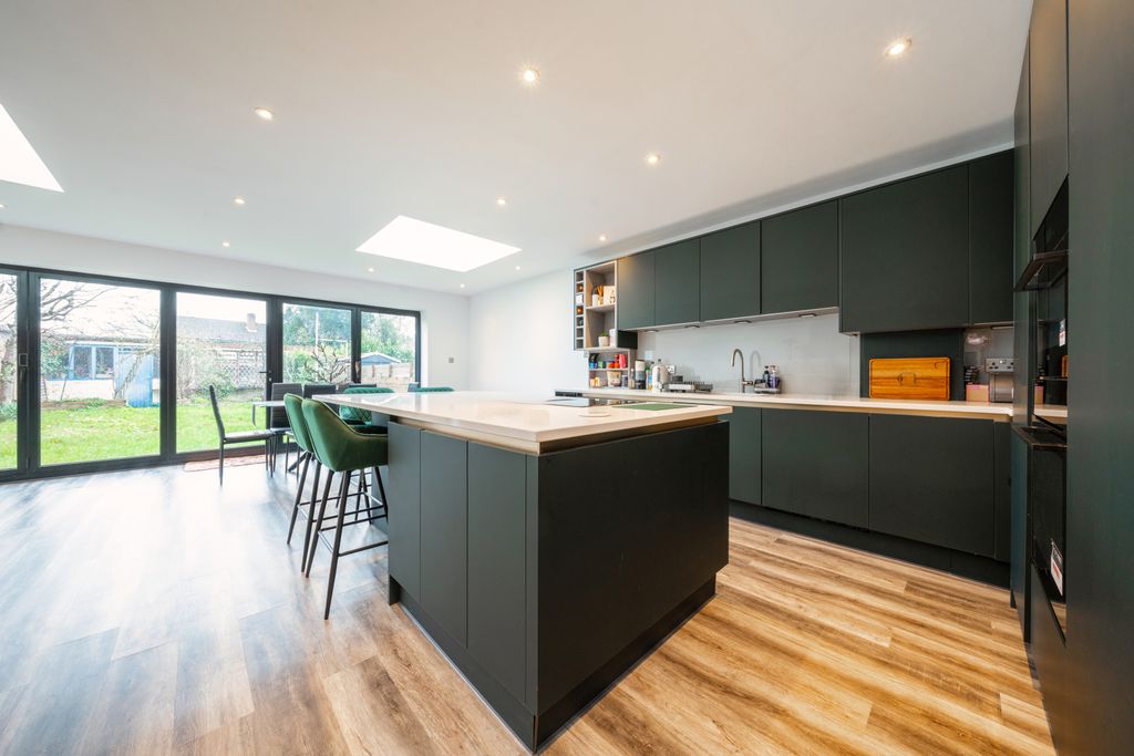 Property photo 2 of 14 Picture No. 11