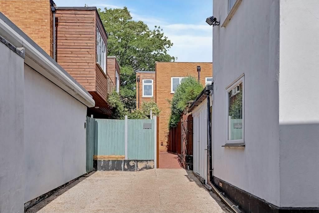 Property photo 2 of 14 Edit Externals - 3 Aspen Mews - 43-Small (1).Jpeg