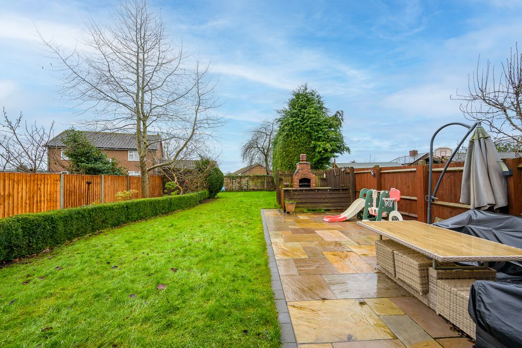 Property photo 2 of 33 Rear Garden